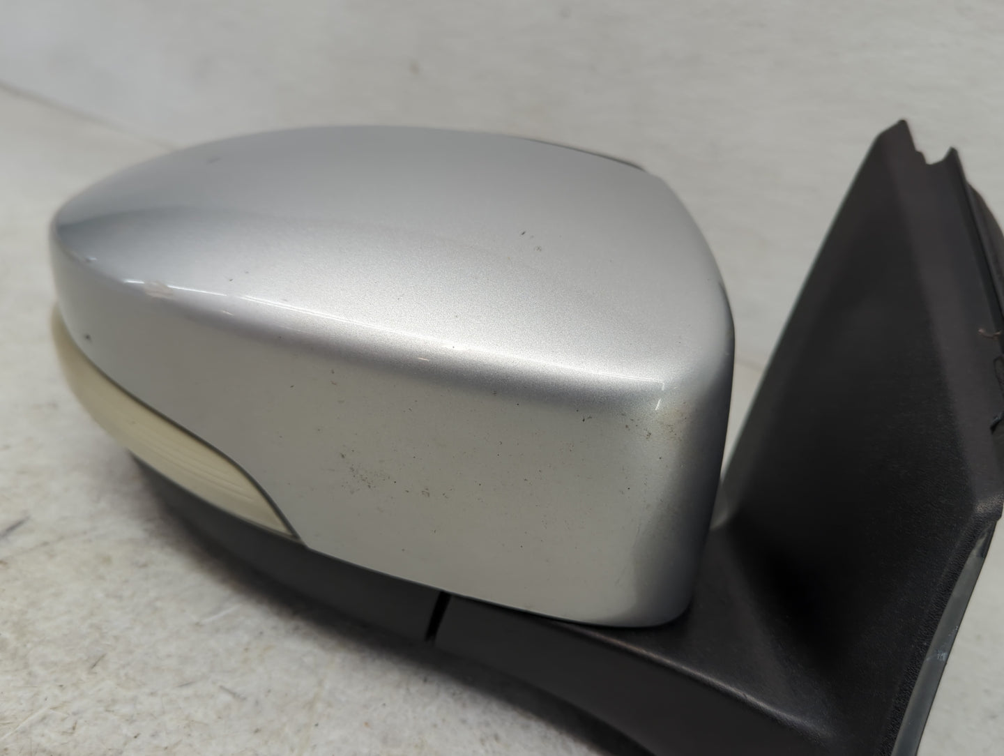 2015-2018 Ford Focus Passenger Side View Mirror - Right Door Mirror OEM Used - Oemusedautoparts1.com