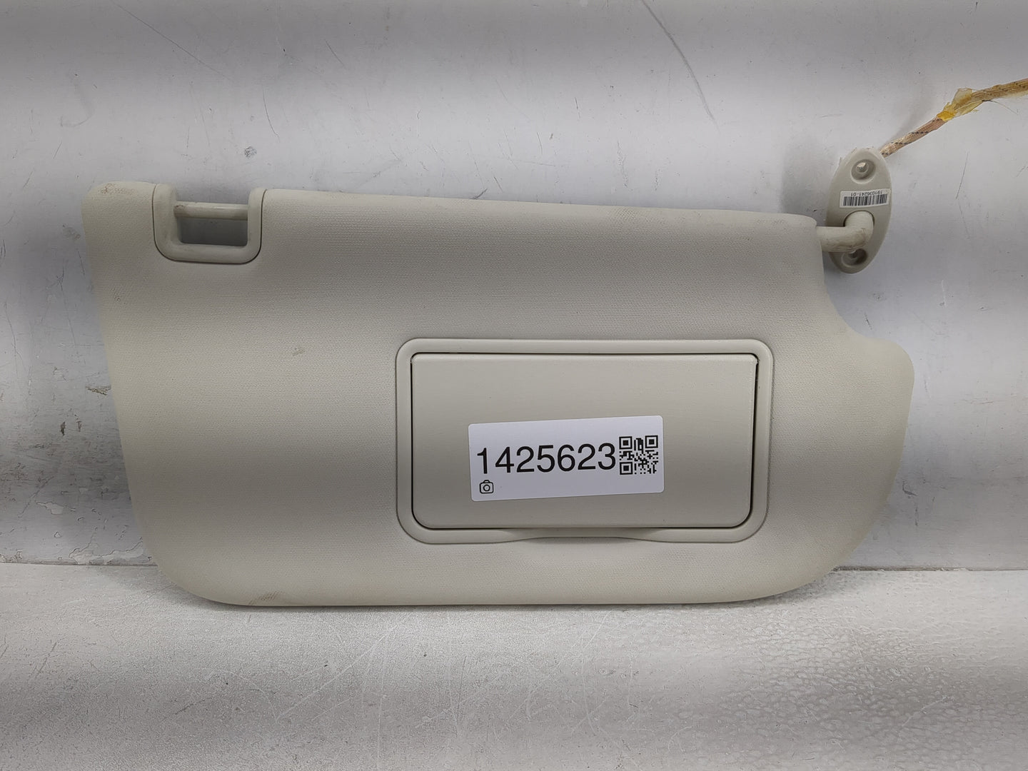 2013-2018 Ford Focus Sun Visor Shade Replacement Passenger Right Mirror Fits Fits 2013 2014 2015 2016 2017 2018 OEM Used Aut