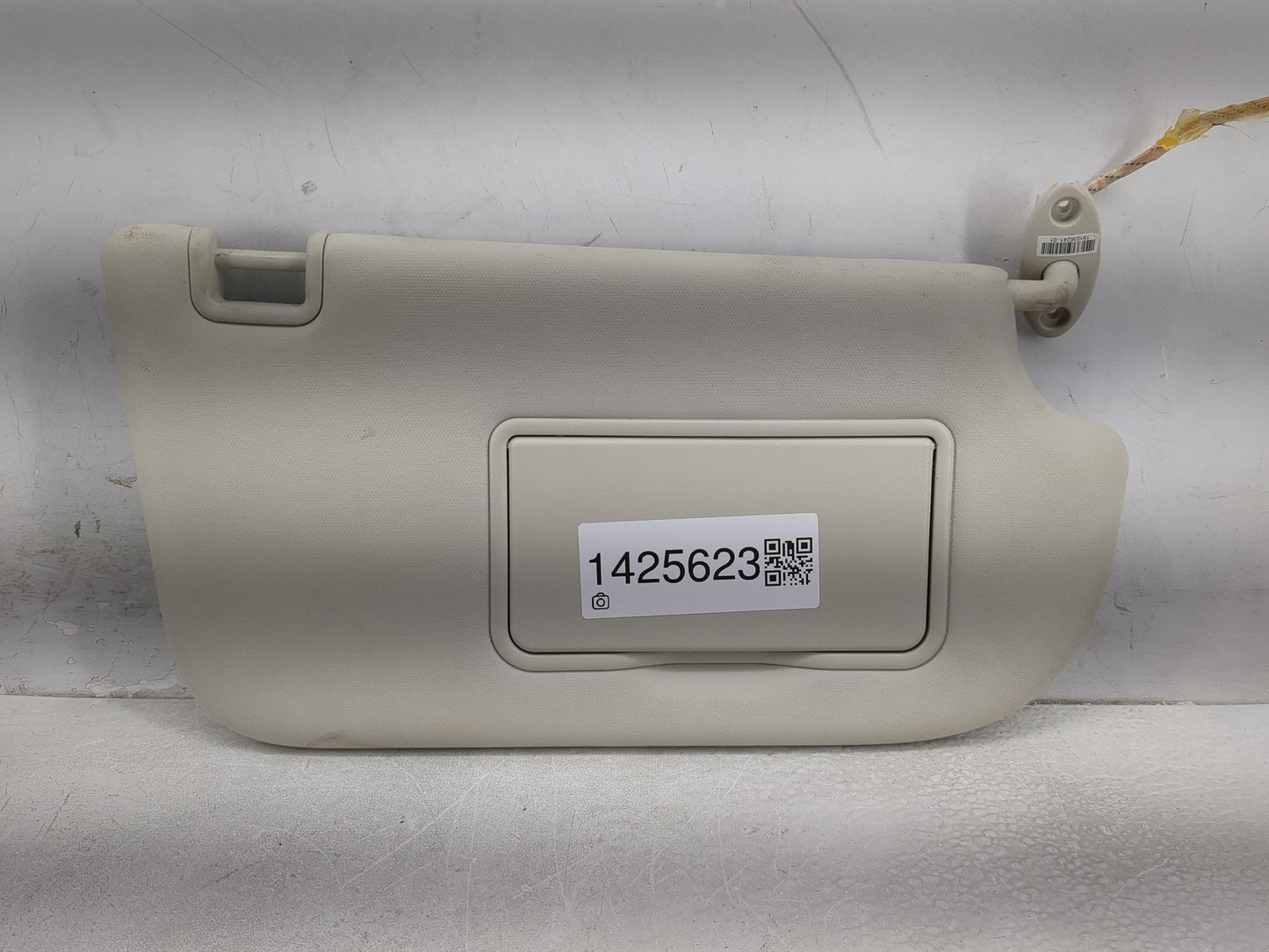 2013-2018 Ford Focus Sun Visor Shade Replacement Passenger Right Mirror Fits Fits 2013 2014 2015 2016 2017 2018 OEM Used Aut