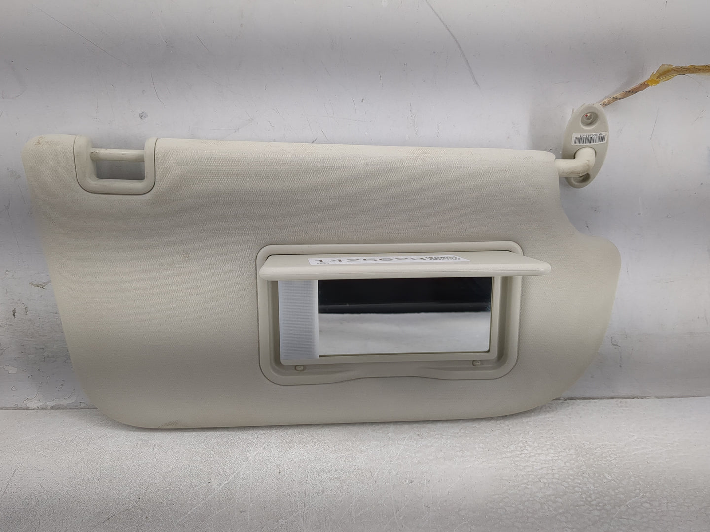 2013-2018 Ford Focus Sun Visor Shade Replacement Passenger Right Mirror Fits Fits 2013 2014 2015 2016 2017 2018 OEM Used Aut