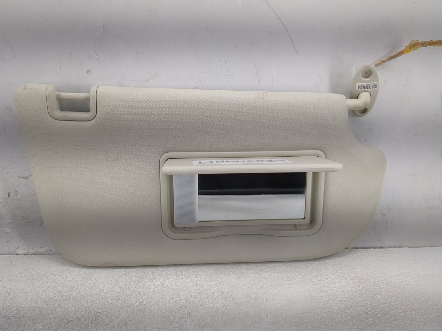 2013-2018 Ford Focus Sun Visor Shade Replacement Passenger Right Mirror Fits Fits 2013 2014 2015 2016 2017 2018 OEM Used Aut