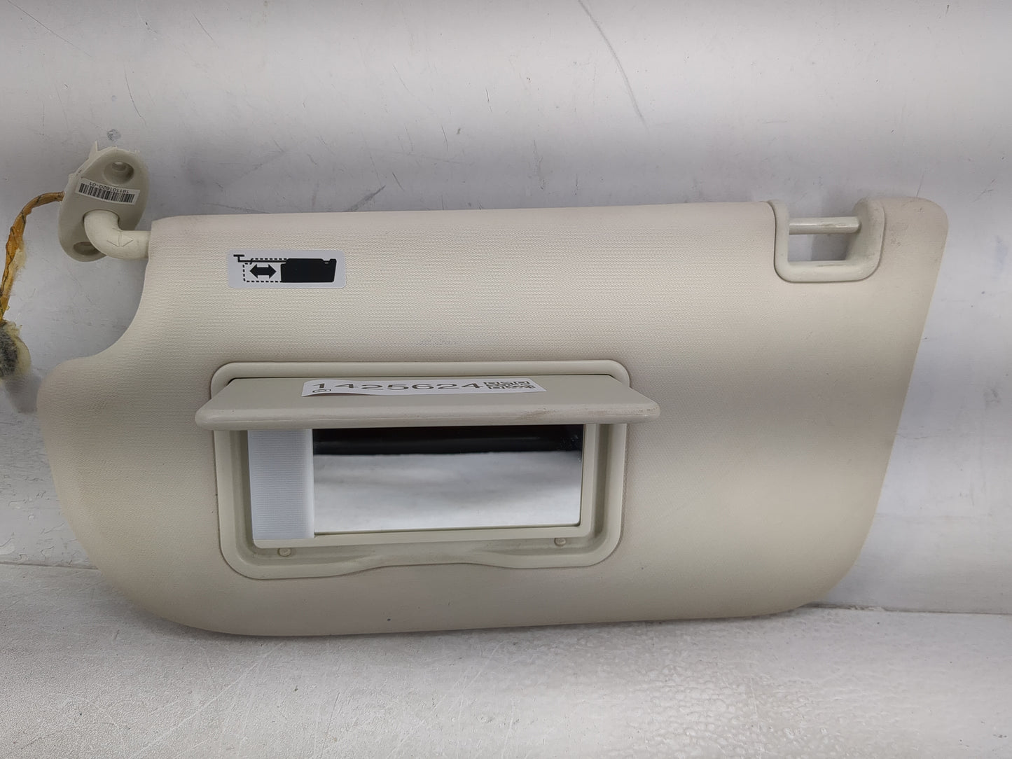 2013-2018 Ford Focus Sun Visor Shade Replacement Driver Left Mirror Fits Fits 2013 2014 2015 2016 2017 2018 OEM Used Auto Pa