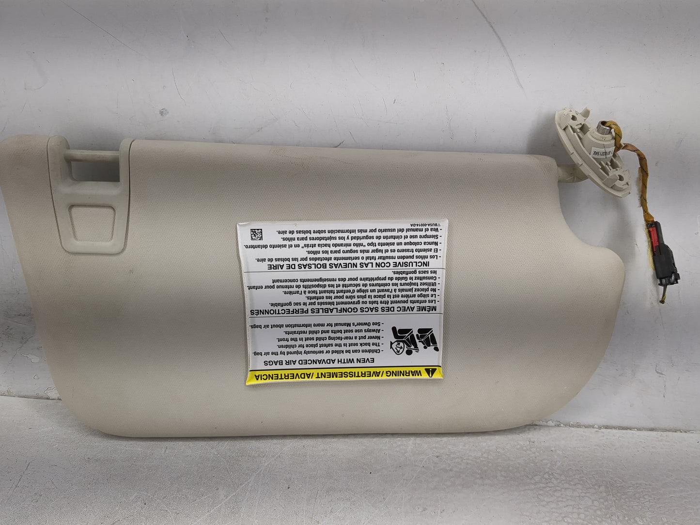 2013-2018 Ford Focus Sun Visor Shade Replacement Driver Left Mirror Fits Fits 2013 2014 2015 2016 2017 2018 OEM Used Auto Pa