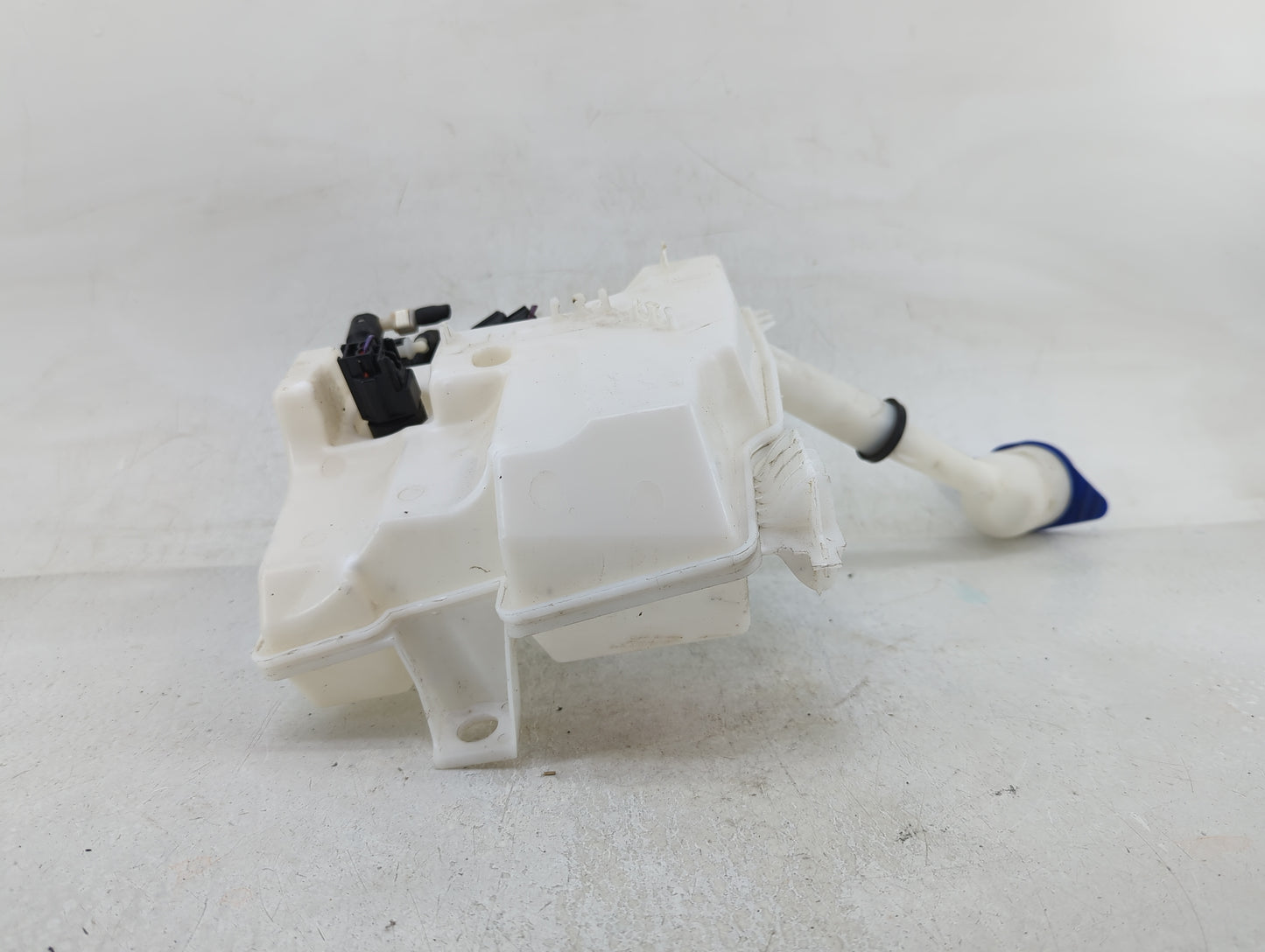 2012-2018 Ford Focus Windshield Washer Fluid Reservoir Bottle Oem - Oemusedautoparts1.com