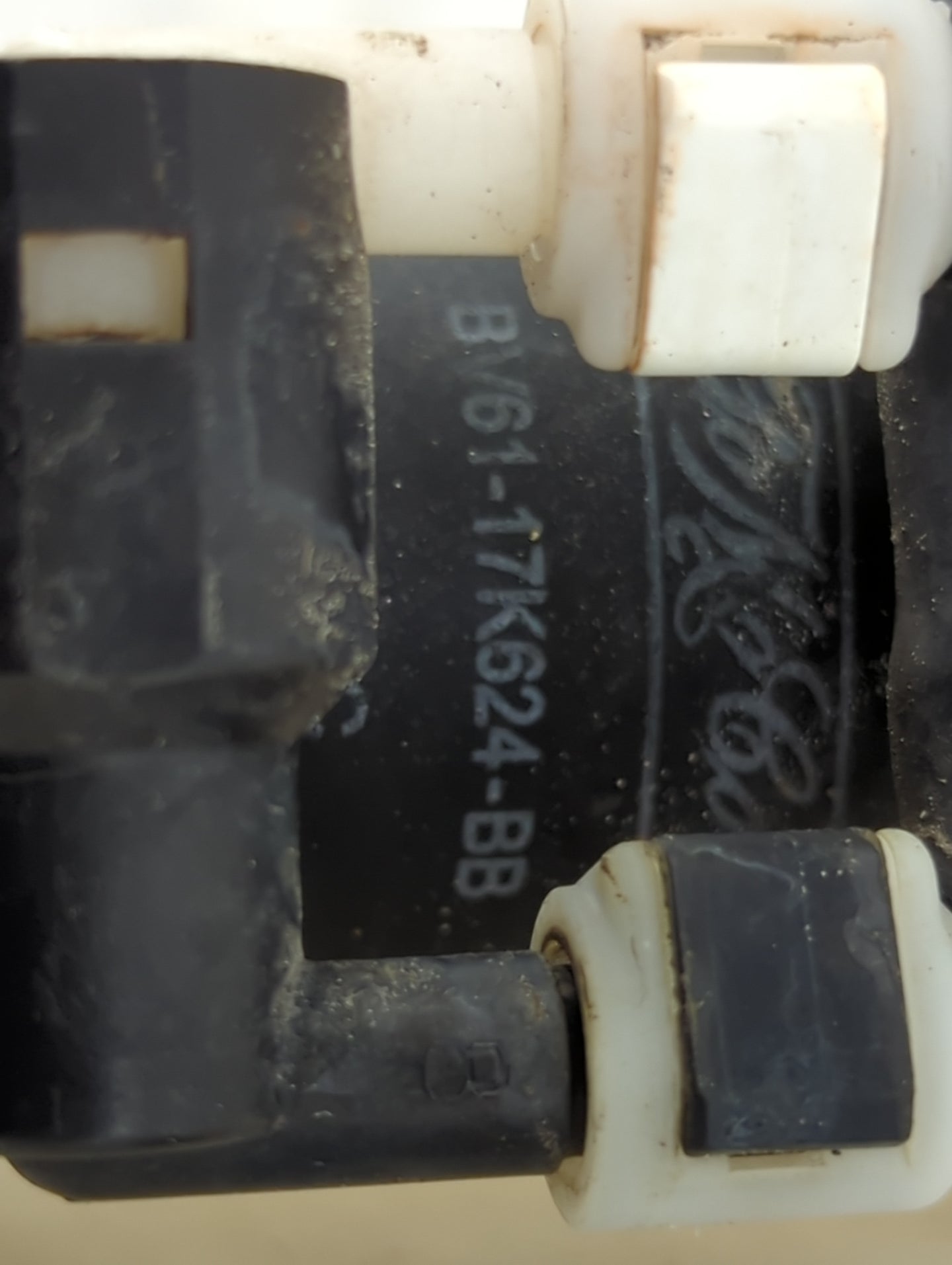 2012-2018 Ford Focus Windshield Washer Fluid Reservoir Bottle Oem - Oemusedautoparts1.com
