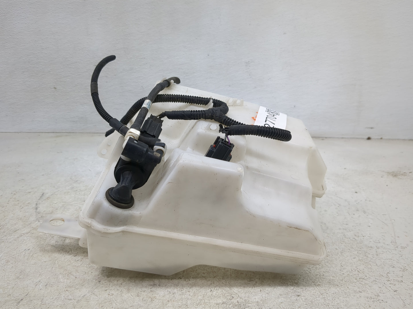 2012-2018 Ford Focus Windshield Washer Fluid Reservoir Bottle Oem - Oemusedautoparts1.com