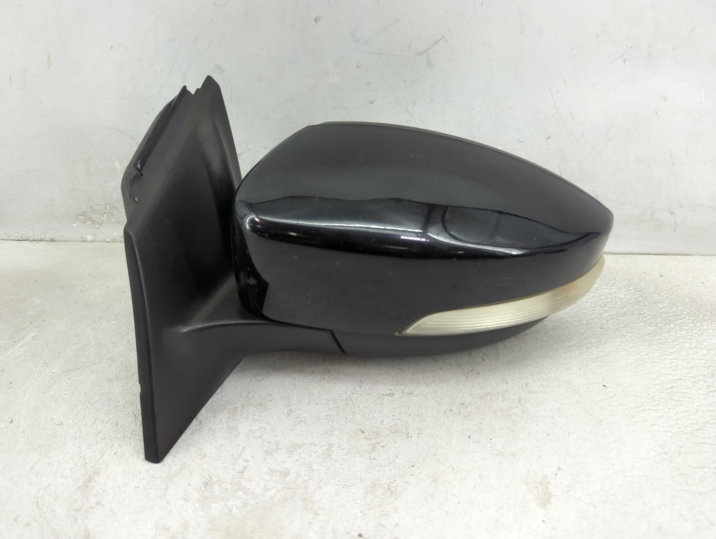 2015-2018 Ford Focus Driver Side View Mirror - Left Door Mirror OEM Used - Oemusedautoparts1.com