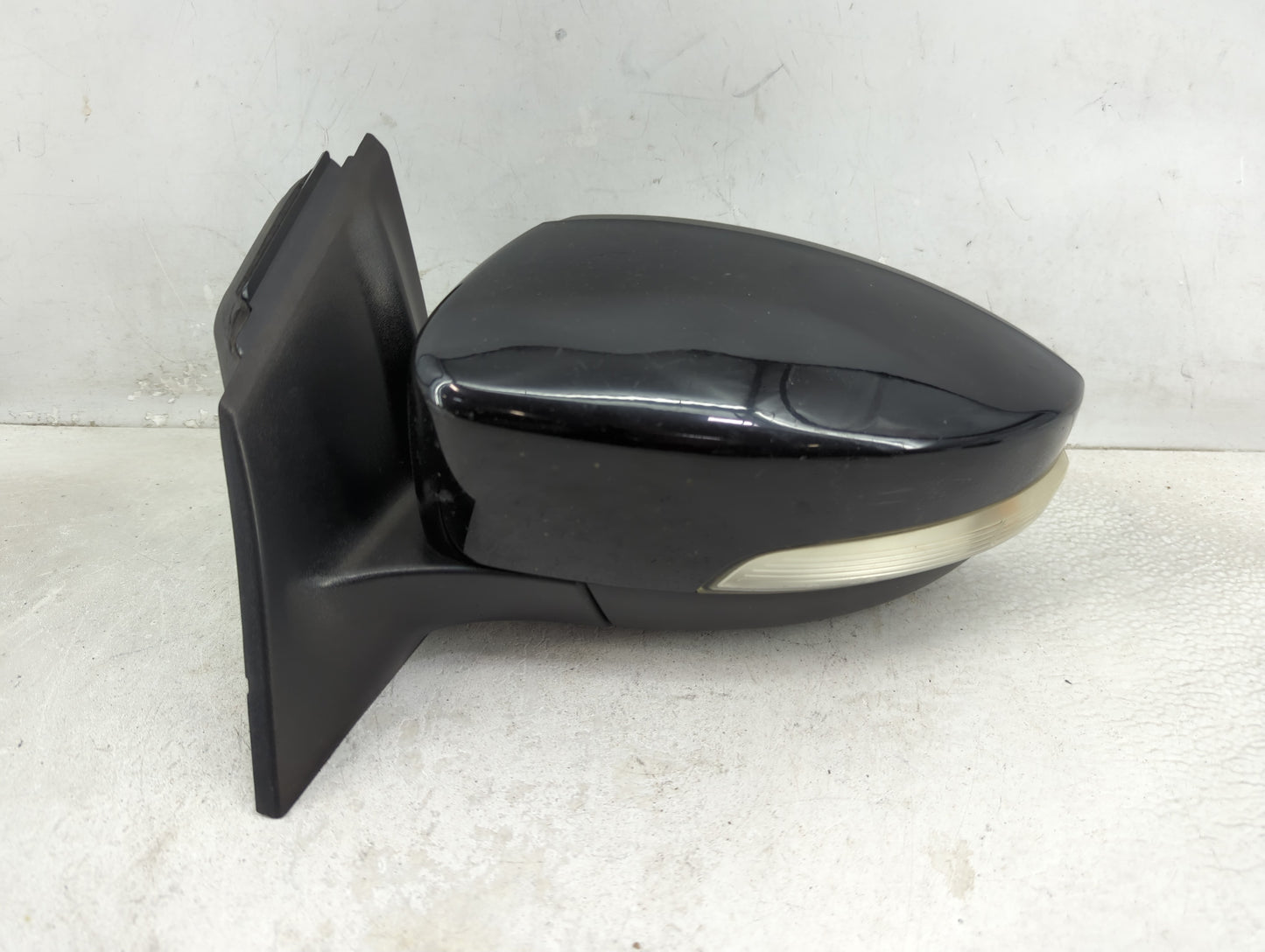 2015-2018 Ford Focus Driver Side View Mirror - Left Door Mirror OEM Used - Oemusedautoparts1.com