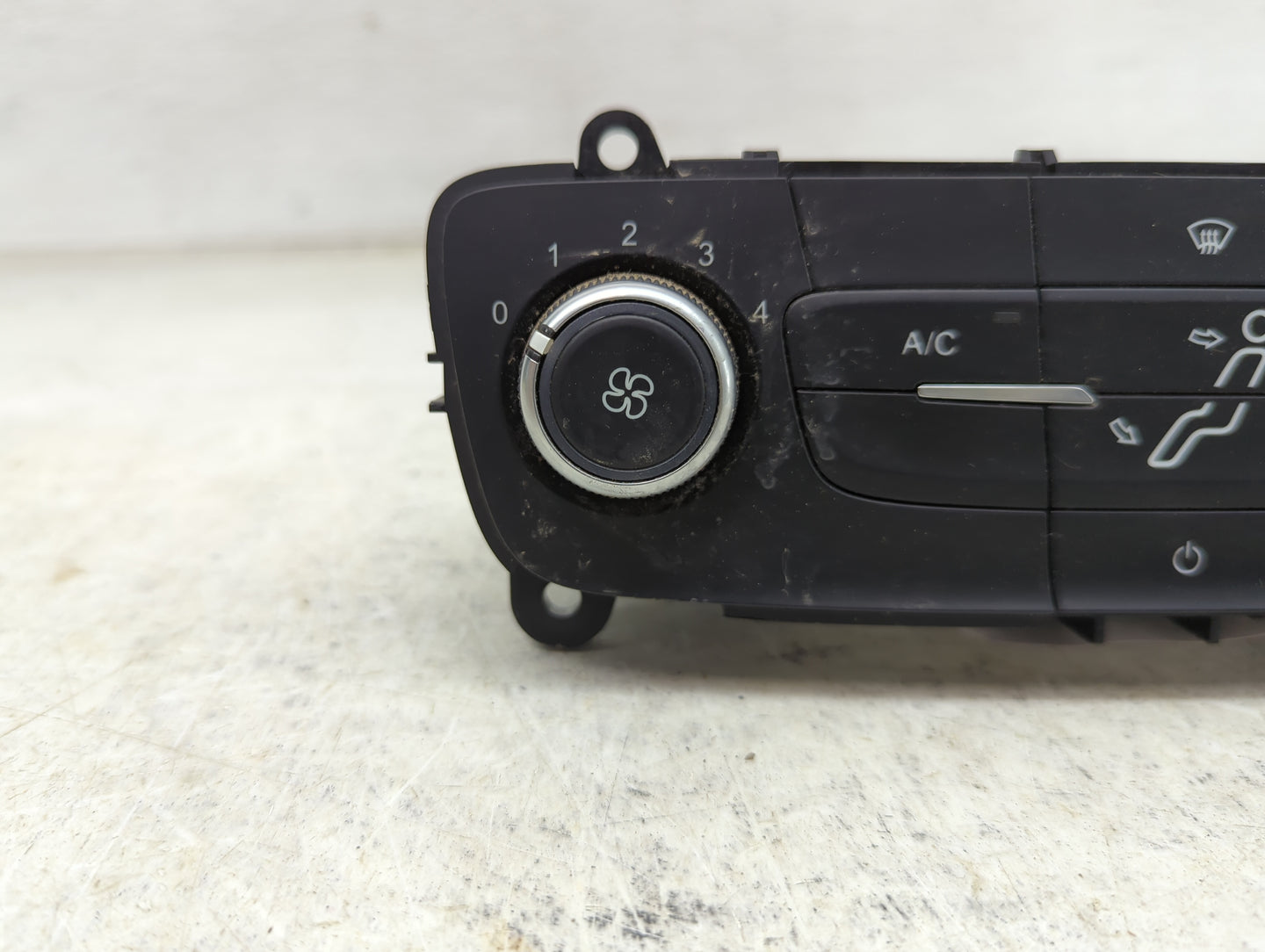 2016 Ford Focus Climate Control Module Temperature AC/Heater Replacement P/N:F1ET-19980-JF Fits OEM Used Auto Parts - Oemuse