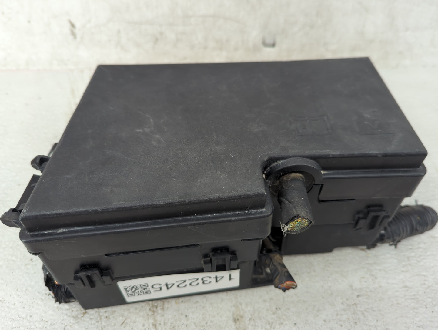 2016 Ford Focus Fusebox Fuse Box Panel Relay Module P/N:AV6T-14A142-AB Fits OEM Used Auto Parts - Oemusedautoparts1.com
