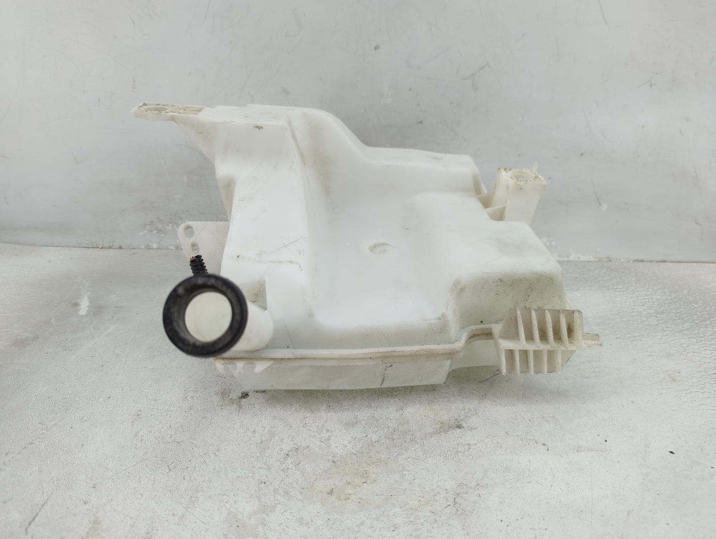 2012-2018 Ford Focus Windshield Washer Fluid Reservoir Bottle Oem - Oemusedautoparts1.com