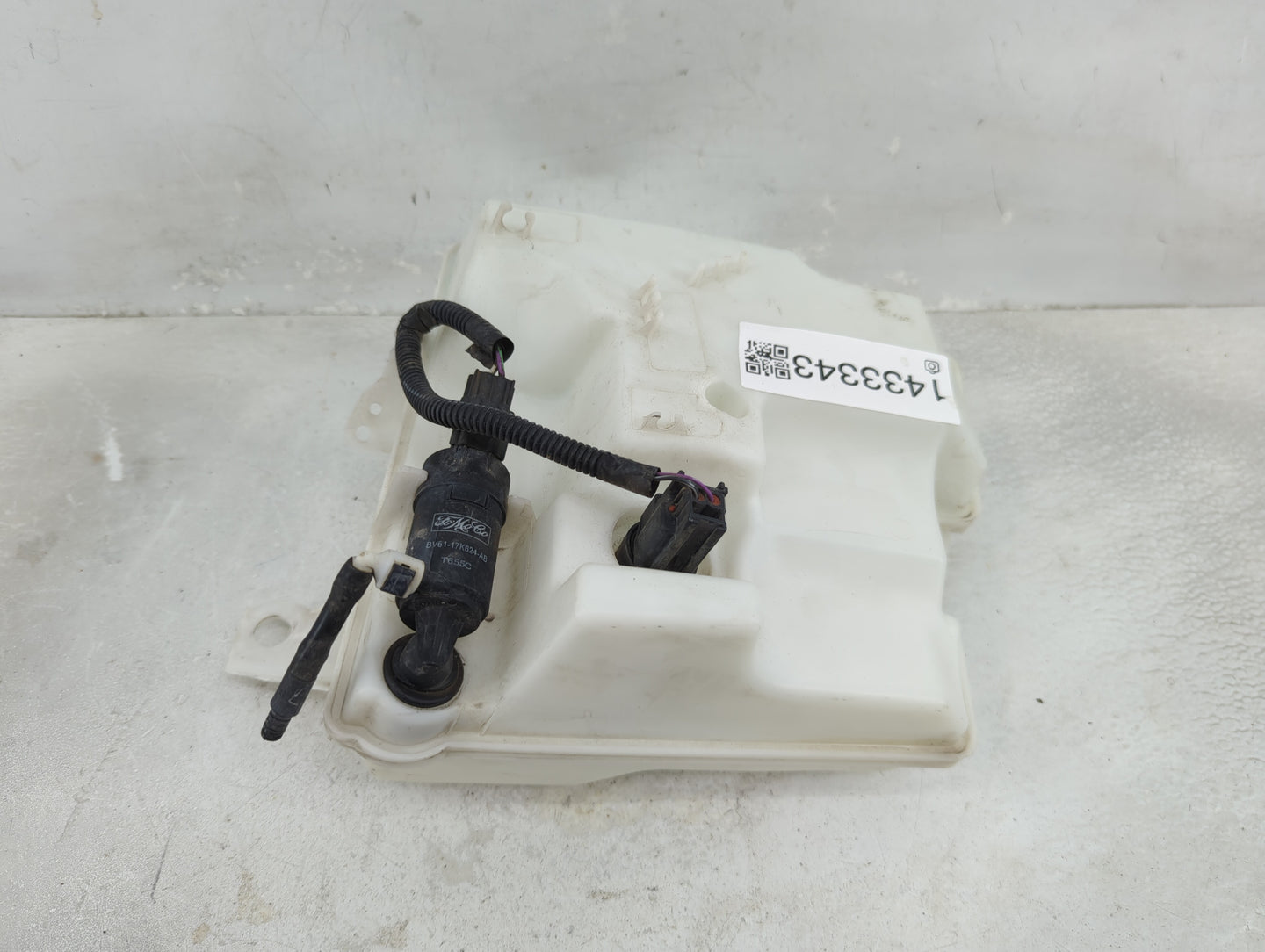 2012-2018 Ford Focus Windshield Washer Fluid Reservoir Bottle Oem - Oemusedautoparts1.com