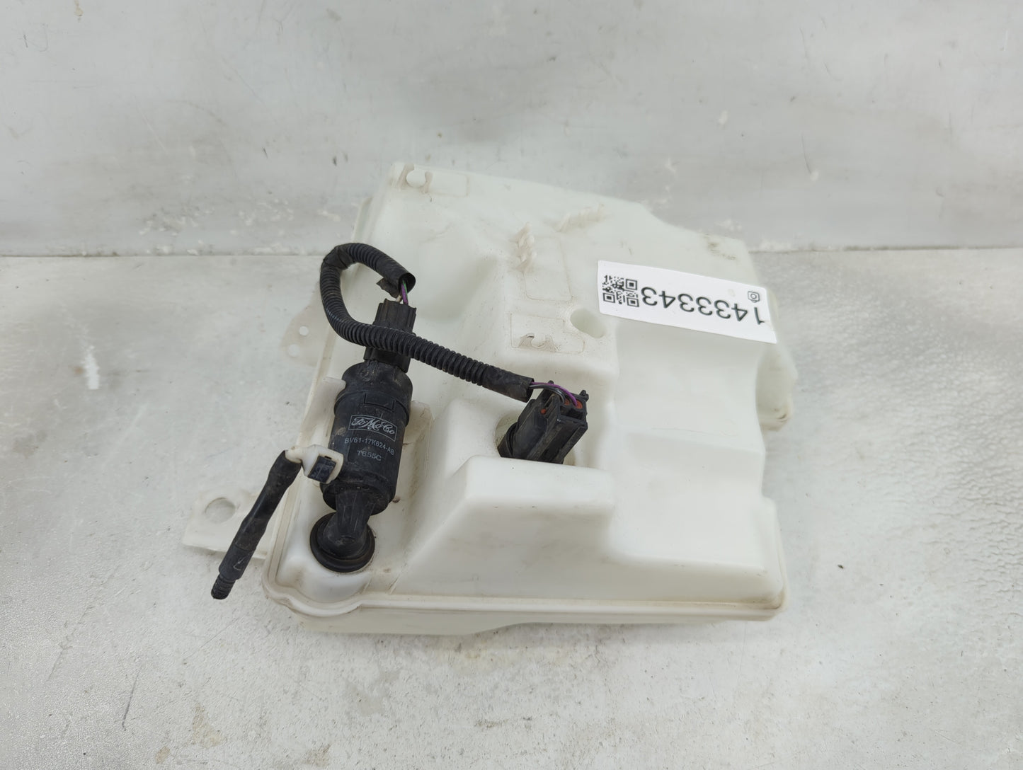 2012-2018 Ford Focus Windshield Washer Fluid Reservoir Bottle Oem - Oemusedautoparts1.com