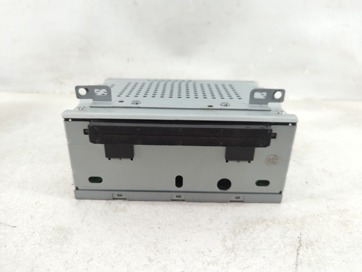 2017-2018 Ford Focus Radio AM FM Cd Player Receiver Replacement P/N:FM5T-19C107-JD Fits Fits 2017 2018 OEM Used Auto Parts -