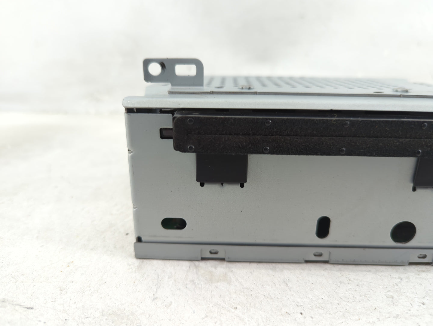 2017-2018 Ford Focus Radio AM FM Cd Player Receiver Replacement P/N:FM5T-19C107-JD Fits Fits 2017 2018 OEM Used Auto Parts -