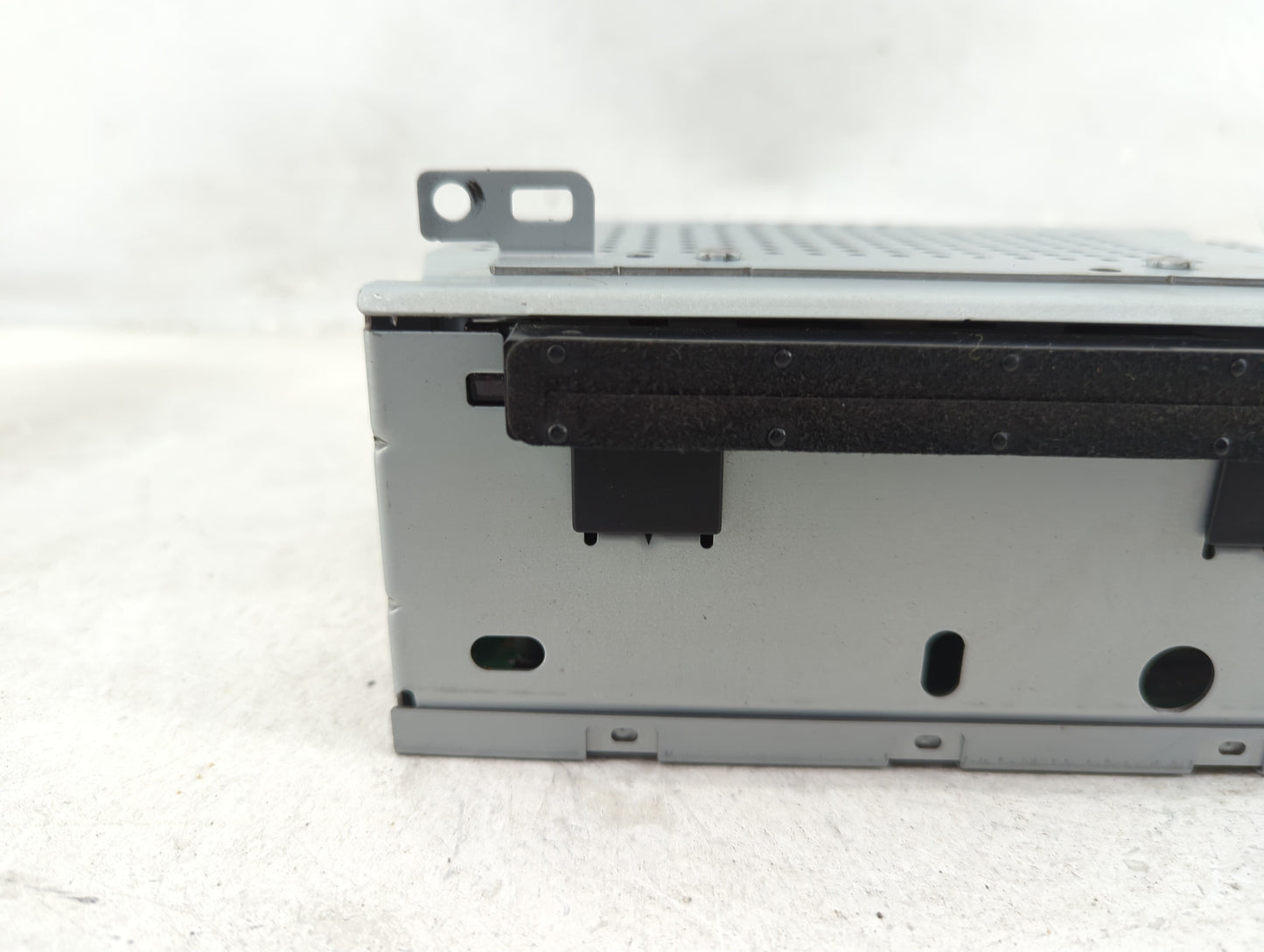 2017-2018 Ford Focus Radio AM FM Cd Player Receiver Replacement P/N:FM5T-19C107-JD Fits Fits 2017 2018 OEM Used Auto Parts -