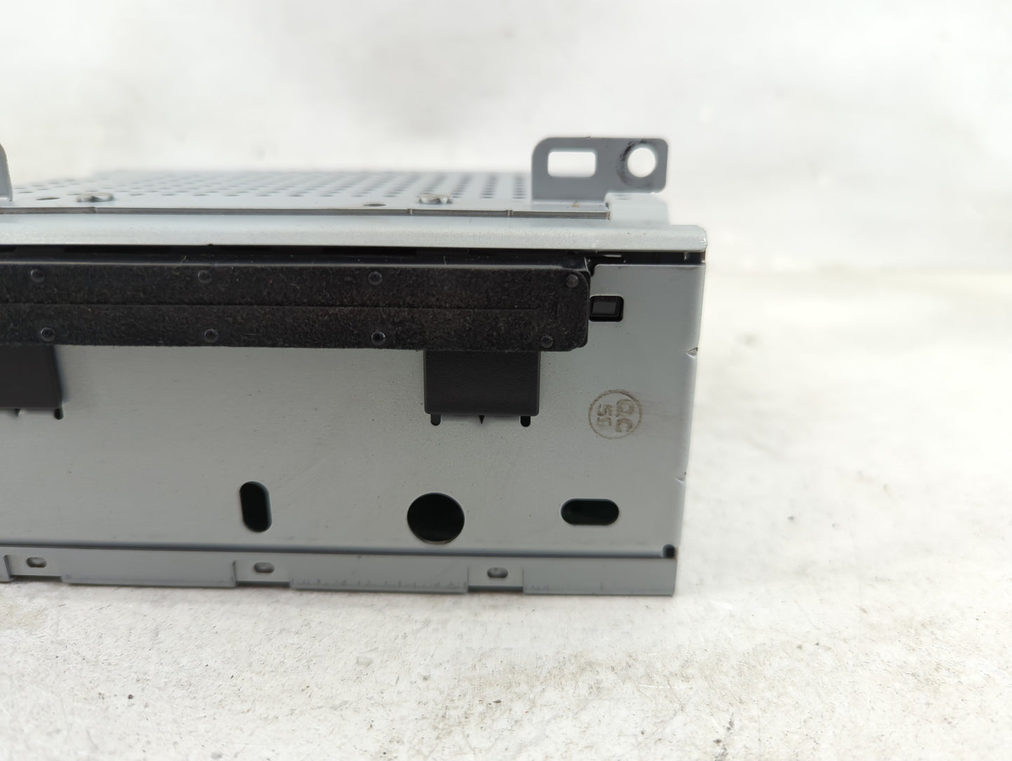 2017-2018 Ford Focus Radio AM FM Cd Player Receiver Replacement P/N:FM5T-19C107-JD Fits Fits 2017 2018 OEM Used Auto Parts -
