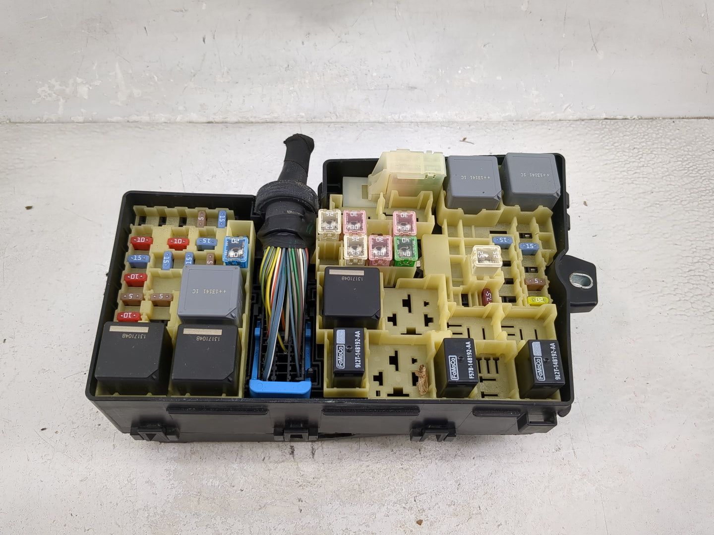 2016 Ford Focus Fusebox Fuse Box Panel Relay Module P/N:AV6T-14A076-AB 9L2T-14B192-AA, 9L2T-14B191-AA, 9L2T-14B193-AA Fits O