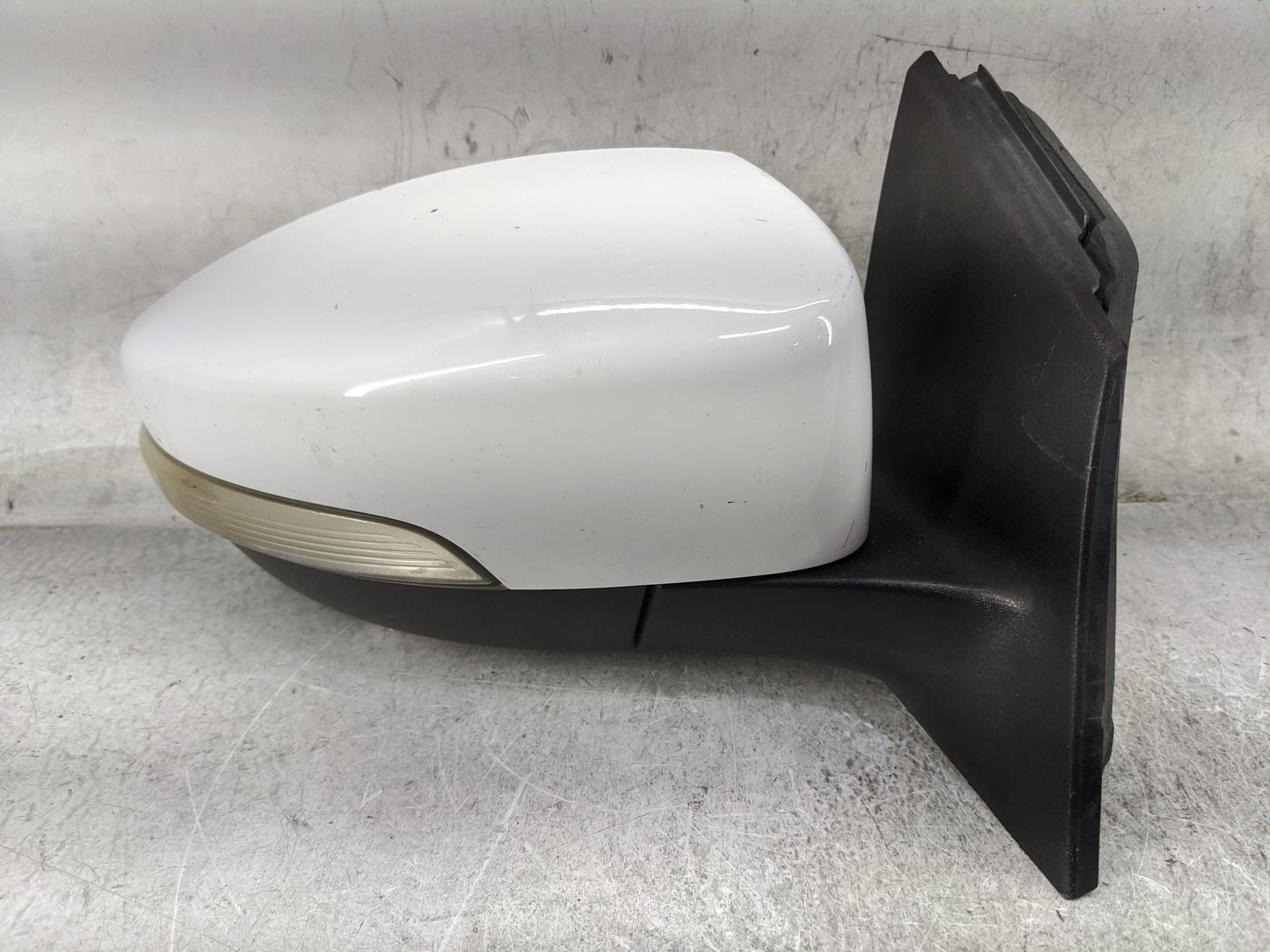 2015-2018 Ford Focus Passenger Side View Mirror - Right Door Mirror OEM Used - Oemusedautoparts1.com