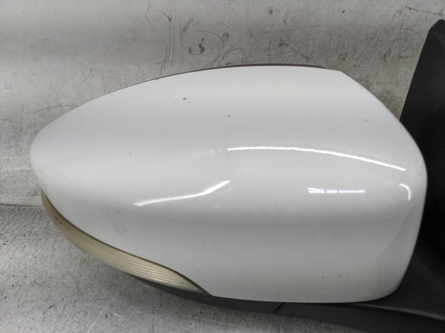 2015-2018 Ford Focus Passenger Side View Mirror - Right Door Mirror OEM Used - Oemusedautoparts1.com
