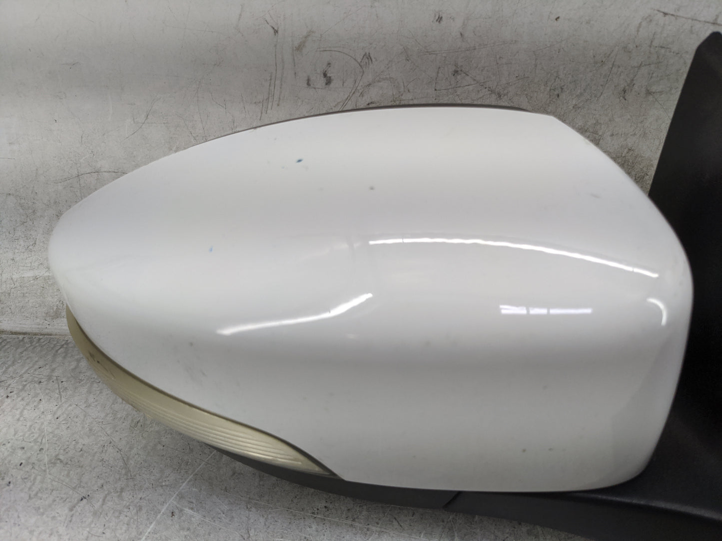 2015-2018 Ford Focus Passenger Side View Mirror - Right Door Mirror OEM Used - Oemusedautoparts1.com