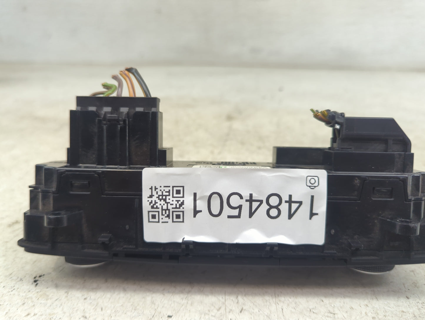 2015-2018 Ford Focus Climate Control Module Temperature AC/Heater Replacement P/N:F1ET-19980-JF F1ET 18549 Fits OEM Used Aut