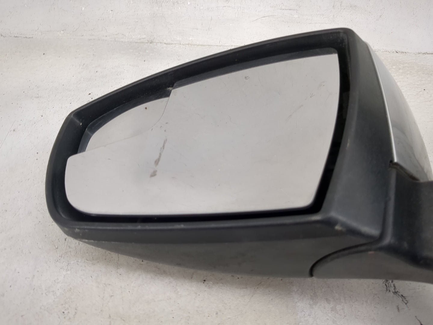 2015-2018 Ford Focus Driver Side View Mirror - Left Door Mirror OEM Used - Oemusedautoparts1.com