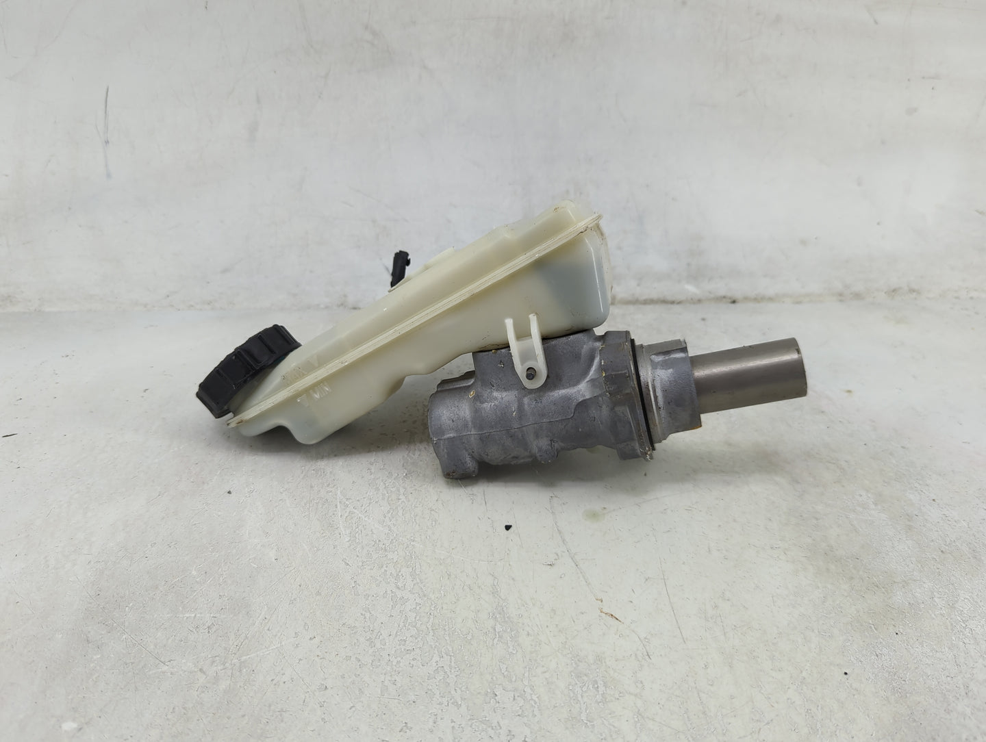 2012-2018 Ford Focus Brake Master Cylinder 1490177 - Oemusedautoparts1.com
