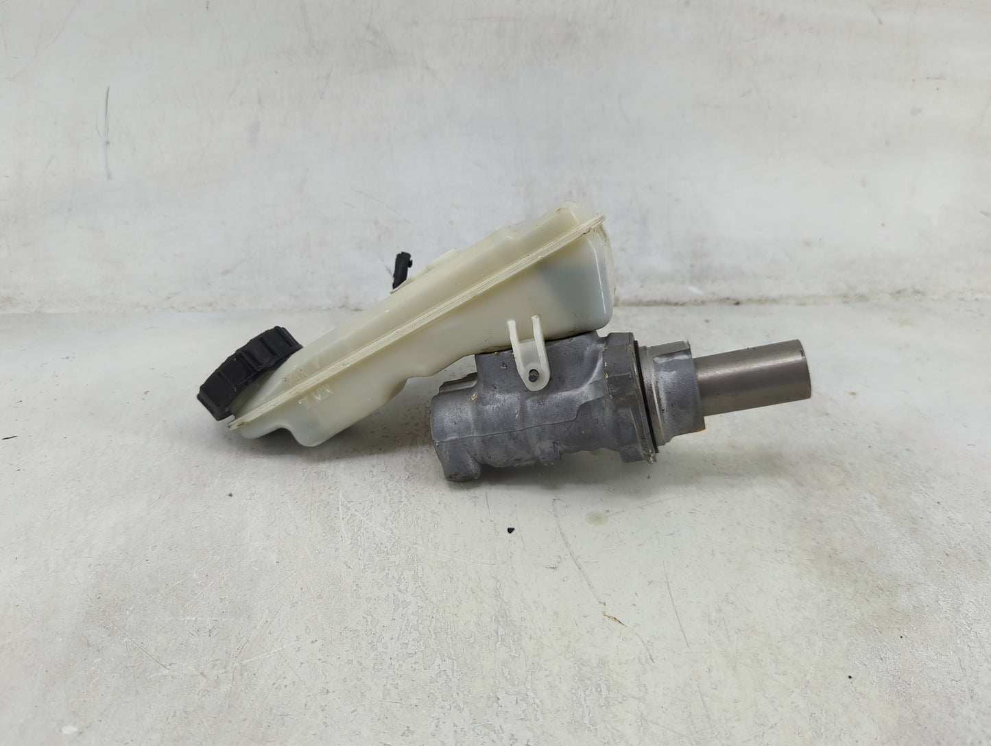 2012-2018 Ford Focus Brake Master Cylinder 1490177 - Oemusedautoparts1.com