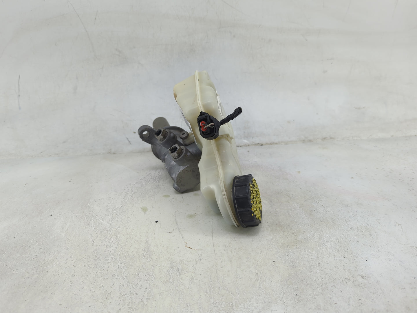 2012-2018 Ford Focus Brake Master Cylinder 1490177 - Oemusedautoparts1.com