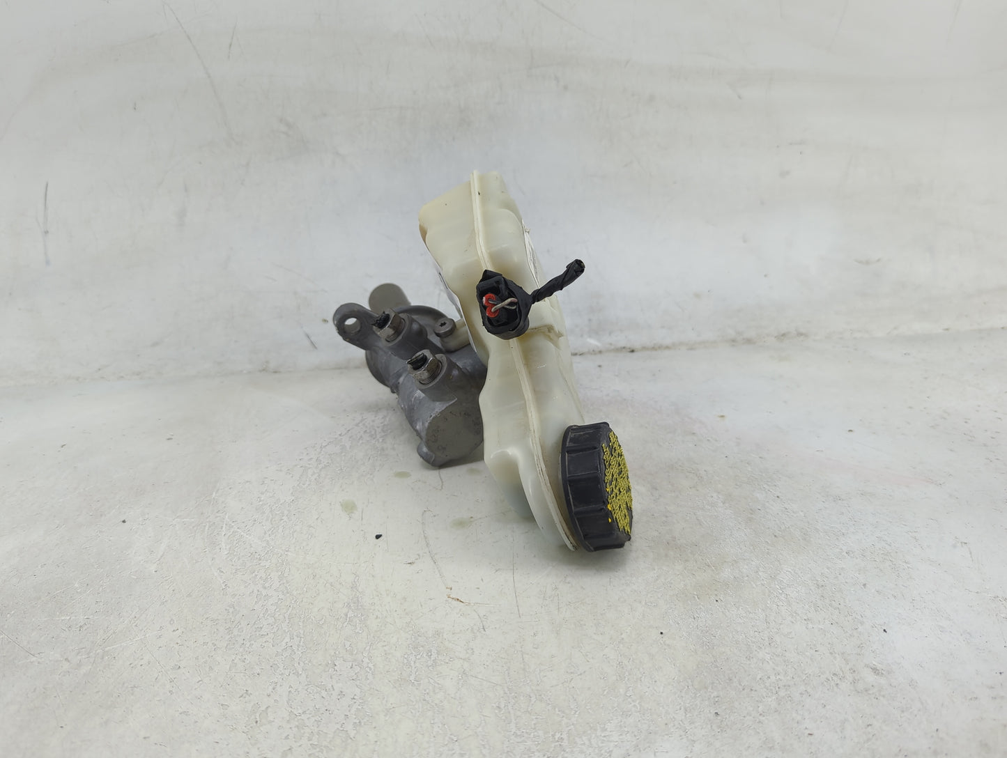 2012-2018 Ford Focus Brake Master Cylinder 1490177 - Oemusedautoparts1.com