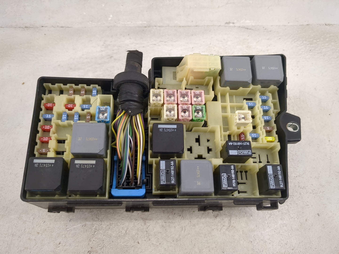 2016 Ford Focus Fusebox Fuse Box Panel Relay Module P/N:AV6T-14A067-AD E02345500, 9L2T-14B192-AA, F57B-14B192-AA Fits OEM Us