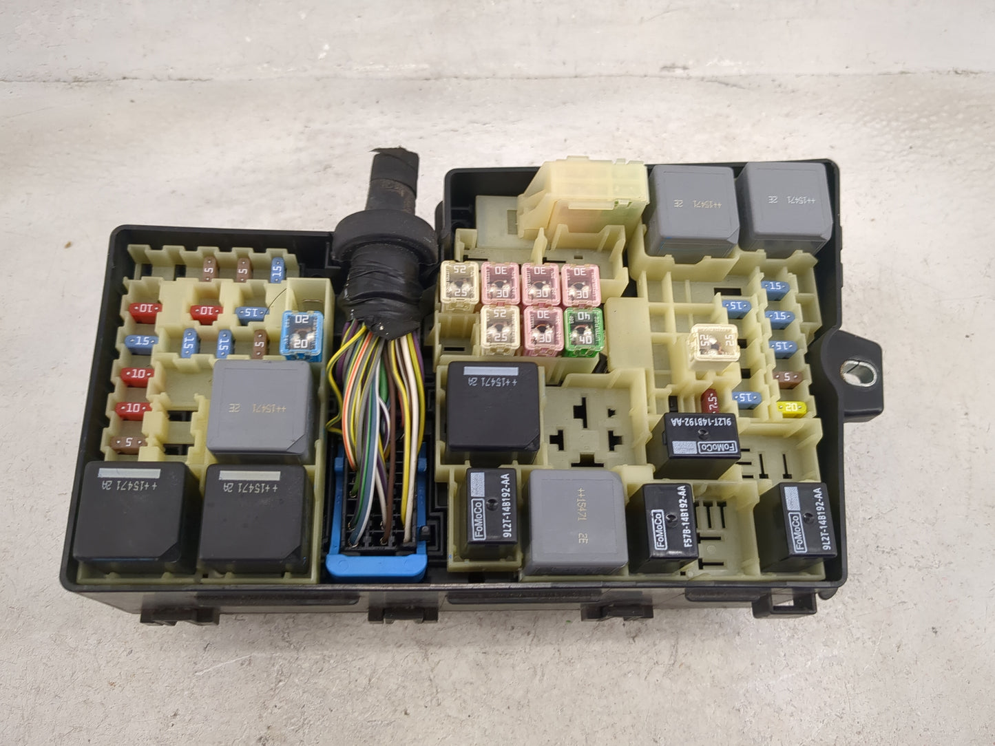 2016 Ford Focus Fusebox Fuse Box Panel Relay Module P/N:AV6T-14A067-AD E02345500, 9L2T-14B192-AA, F57B-14B192-AA Fits OEM Us