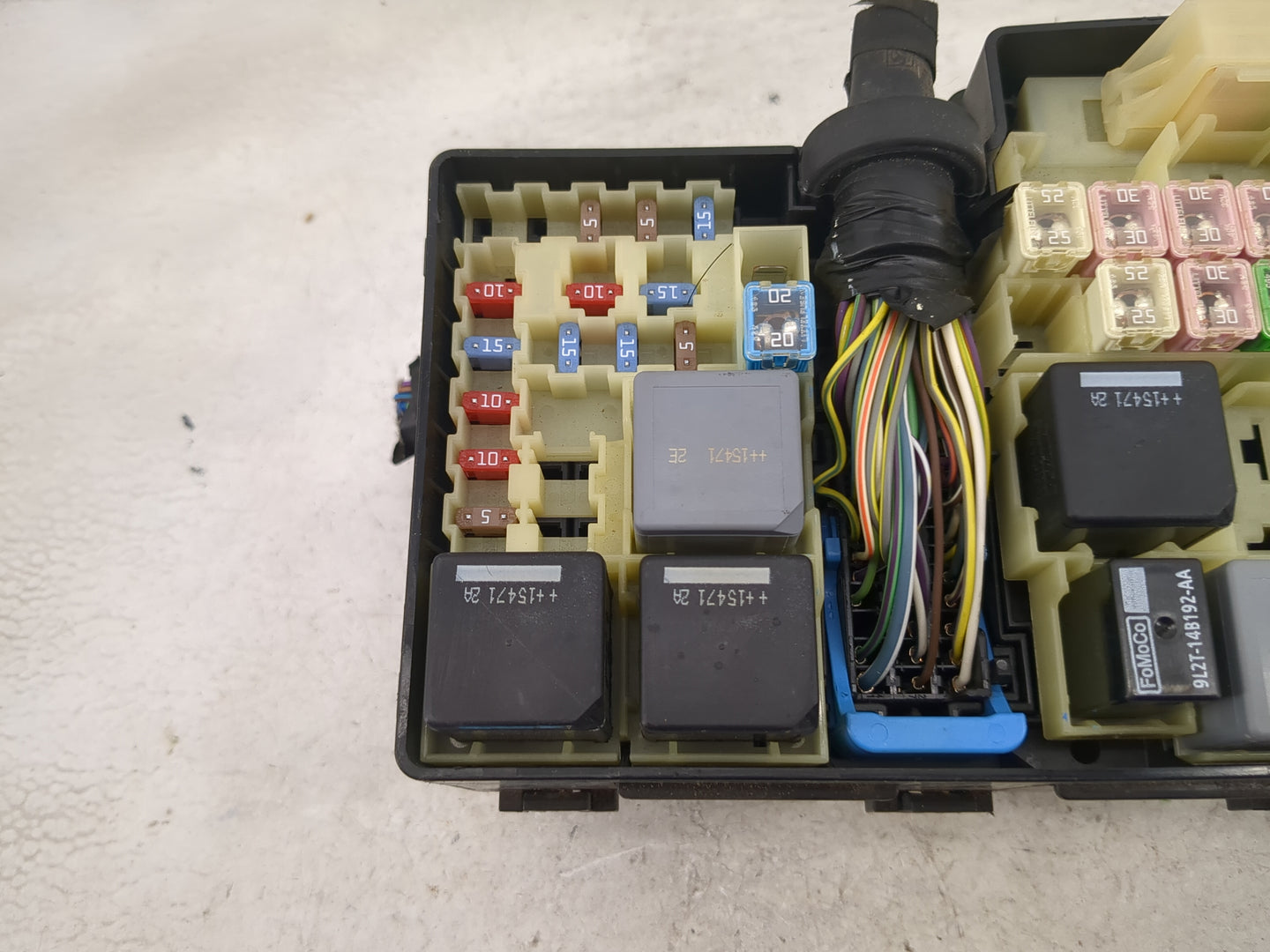 2016 Ford Focus Fusebox Fuse Box Panel Relay Module P/N:AV6T-14A067-AD E02345500, 9L2T-14B192-AA, F57B-14B192-AA Fits OEM Us