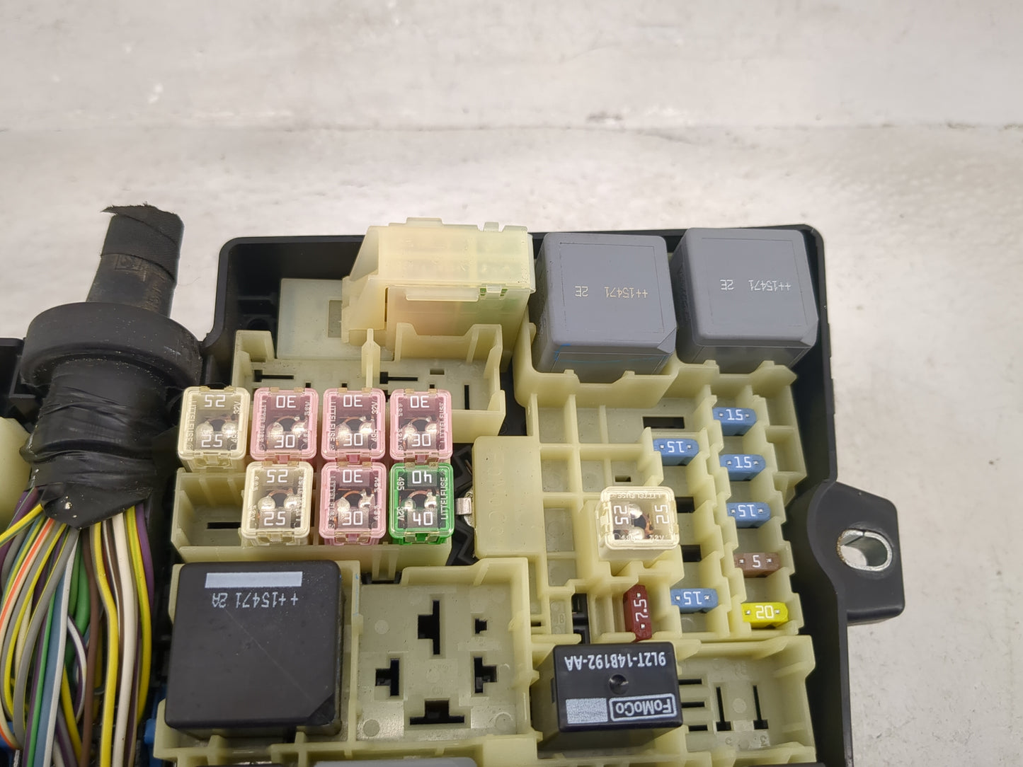 2016 Ford Focus Fusebox Fuse Box Panel Relay Module P/N:AV6T-14A067-AD E02345500, 9L2T-14B192-AA, F57B-14B192-AA Fits OEM Us