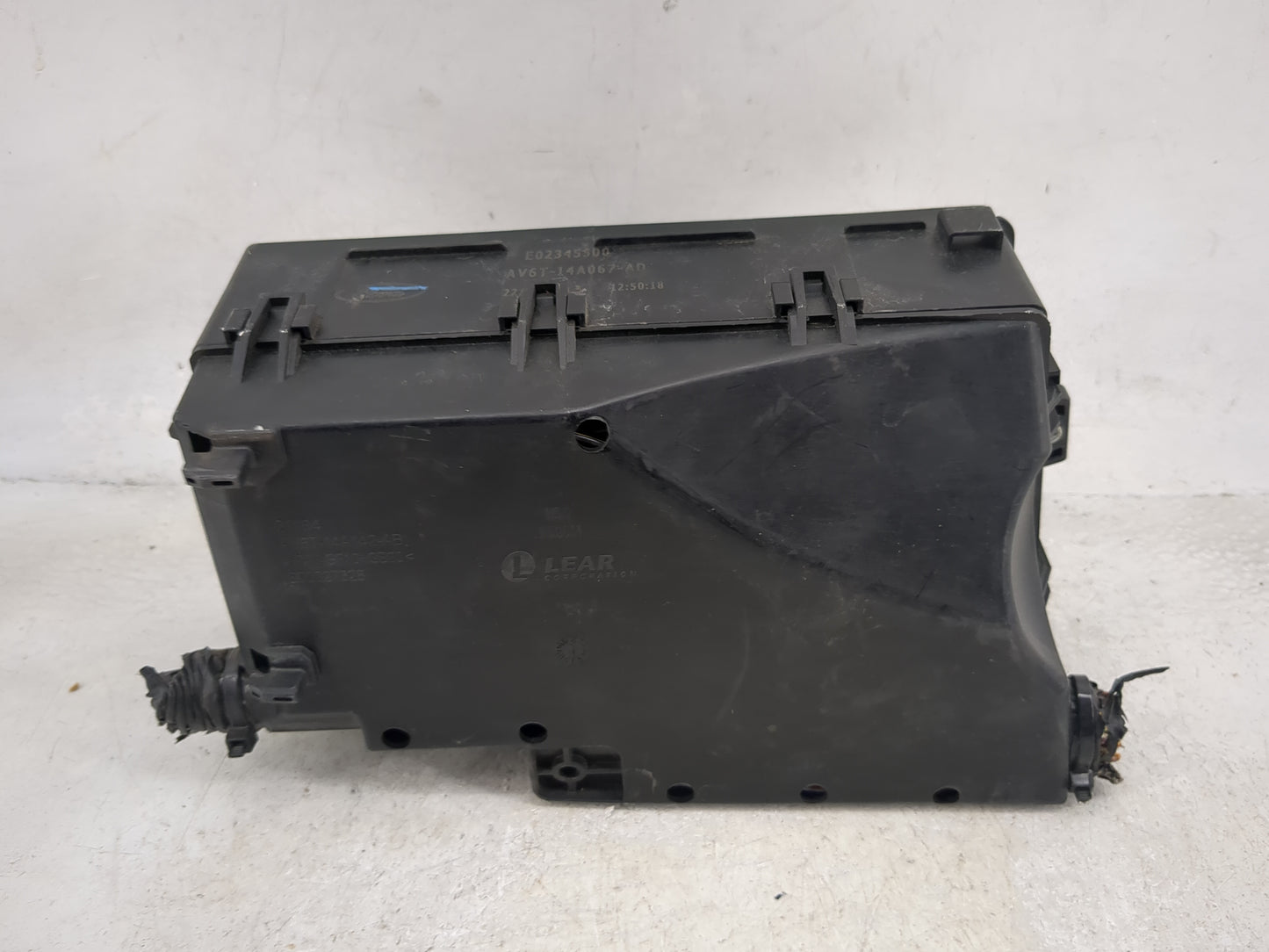 2016 Ford Focus Fusebox Fuse Box Panel Relay Module P/N:AV6T-14A067-AD E02345500, 9L2T-14B192-AA, F57B-14B192-AA Fits OEM Us
