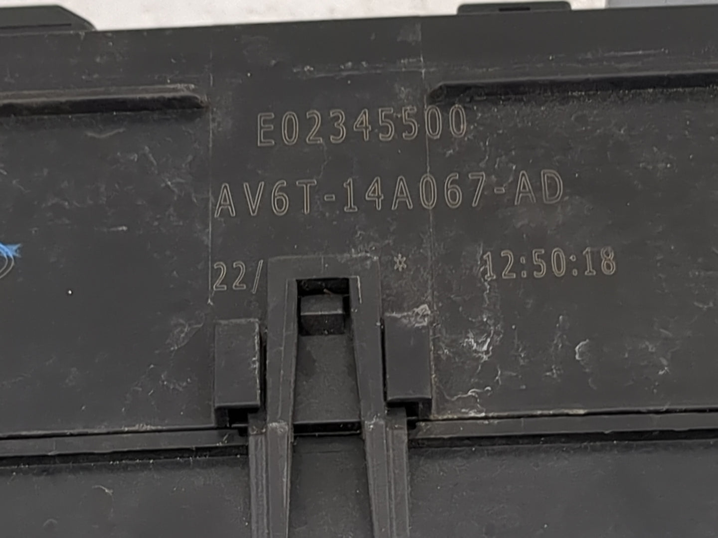 2016 Ford Focus Fusebox Fuse Box Panel Relay Module P/N:AV6T-14A067-AD E02345500, 9L2T-14B192-AA, F57B-14B192-AA Fits OEM Us