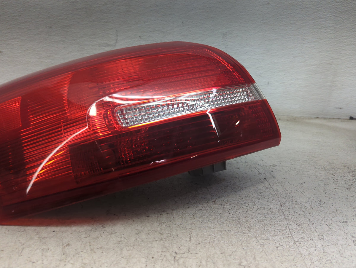 2015-2018 Ford Focus Driver Left Side Deck Lid Mounted Tail Light 1499567 - Oemusedautoparts1.com