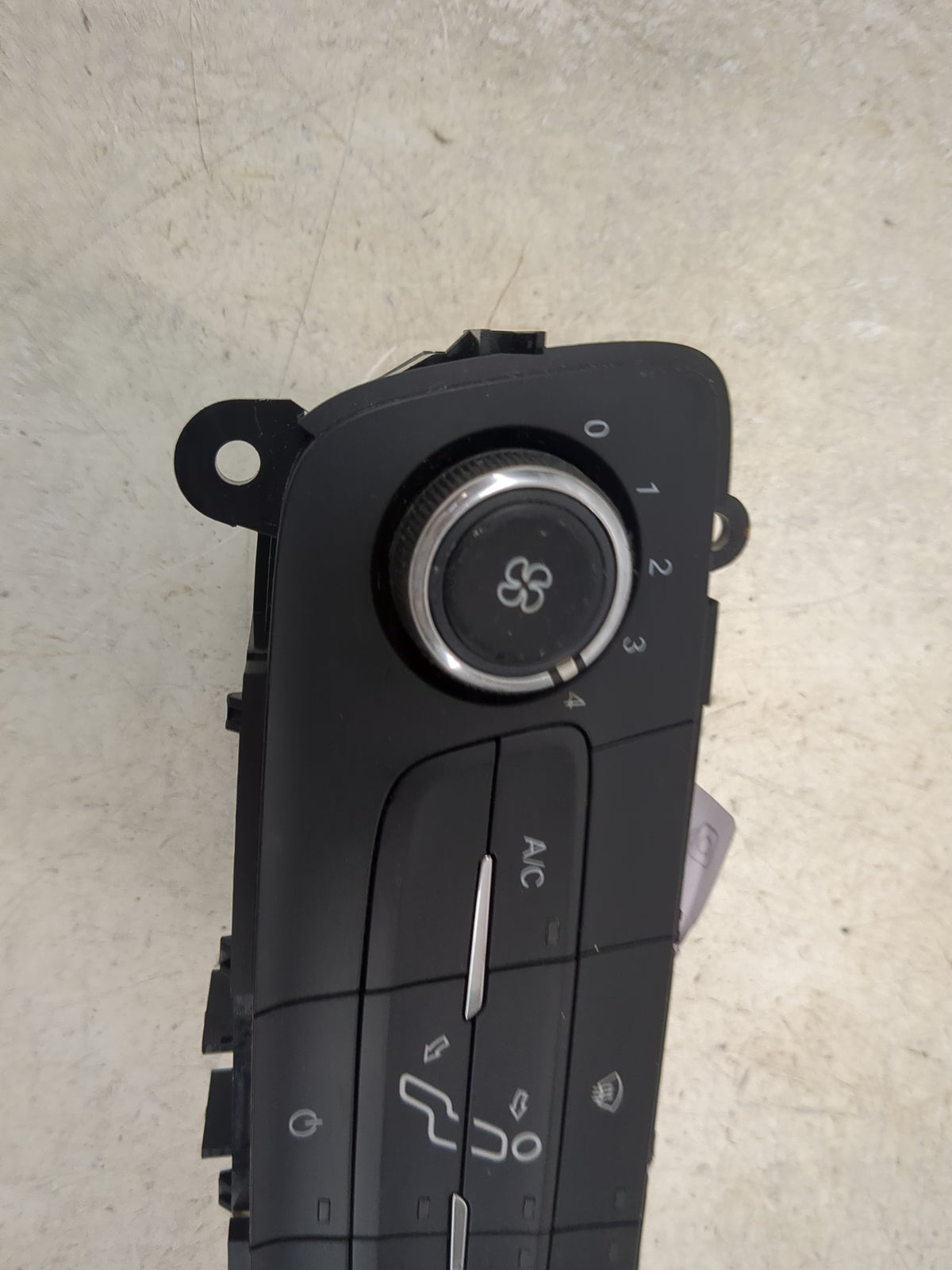 2015-2018 Ford Focus Climate Control Module Temperature AC/Heater Replacement P/N:F1ET-19980-JF Fits Fits 2015 2016 2017 201
