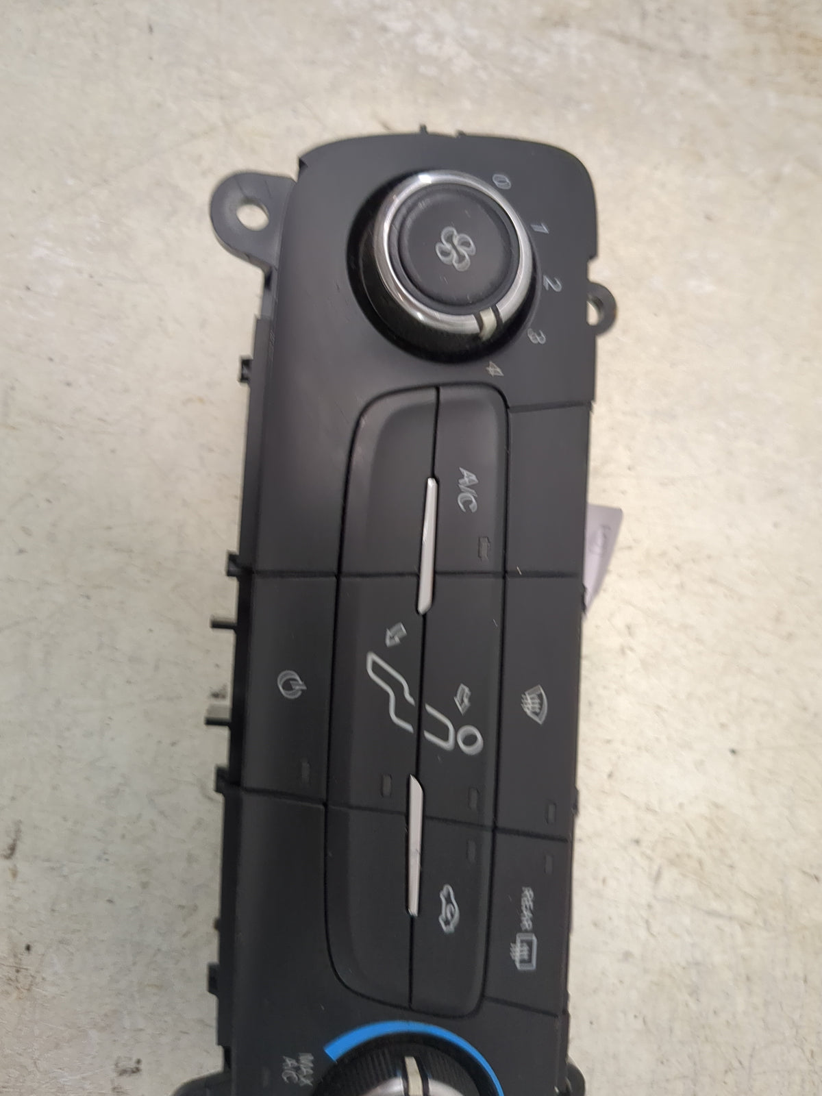 2015-2018 Ford Focus Climate Control Module Temperature AC/Heater Replacement P/N:F1ET-19980-JF Fits Fits 2015 2016 2017 201