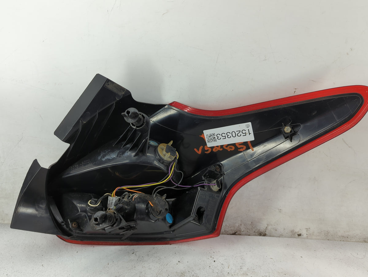 2015-2018 Ford Focus Driver Left Side Deck Lid Mounted Tail Light 1520353 - Oemusedautoparts1.com