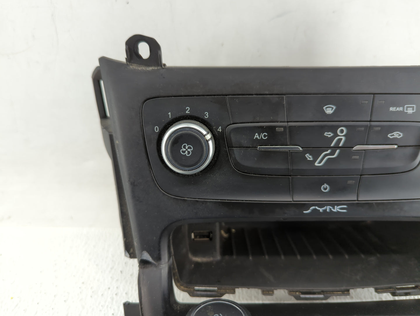2015-2018 Ford Focus Climate Control Module Temperature AC/Heater Replacement P/N:F1ET-18C612-AG F1ET-18C612-CJ Fits OEM Use