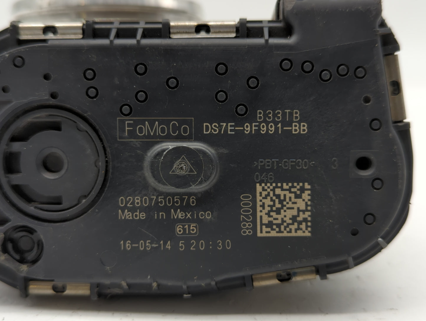 2014-2018 Ford Focus Throttle Body P/N:DS7E-9F991-BB Fits Fits 2014 2015 2016 2017 2018 2019 OEM Used Auto Parts - Oemusedau