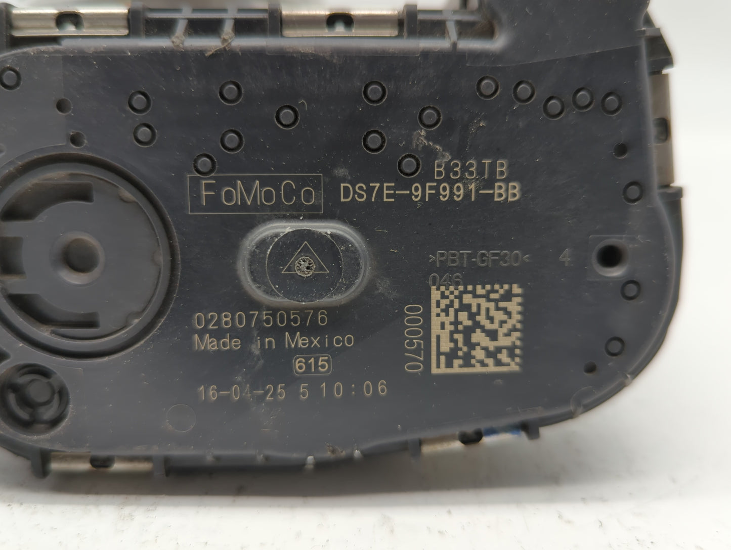 2014-2018 Ford Focus Throttle Body P/N:DS7E-9F991-BB Fits Fits 2014 2015 2016 2017 2018 2019 OEM Used Auto Parts - Oemusedau