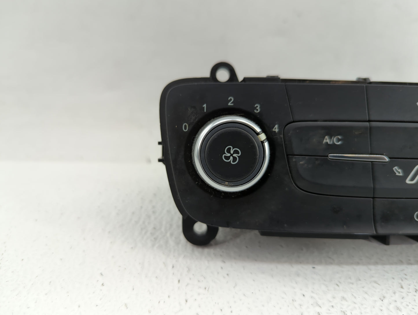 2015-2018 Ford Focus Climate Control Module Temperature AC/Heater Replacement P/N:F1ET-19980-LJ F1ET-19980-JF Fits OEM Used 
