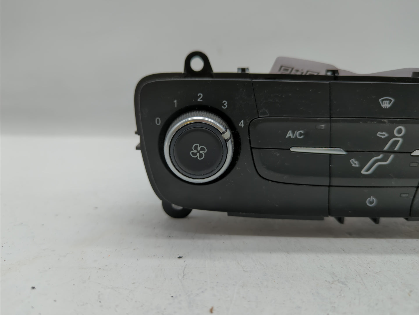 2015-2018 Ford Focus Climate Control Module Temperature AC/Heater Replacement P/N:F1ET-19980-LJ F1ET-19980-JF Fits OEM Used 