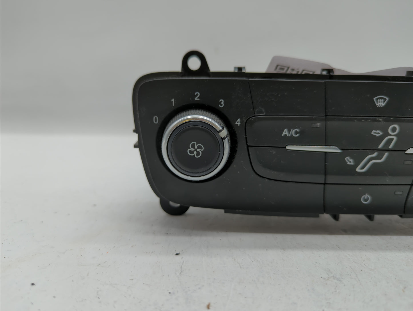 2015-2018 Ford Focus Climate Control Module Temperature AC/Heater Replacement P/N:F1ET-19980-LJ F1ET-19980-JF Fits OEM Used 