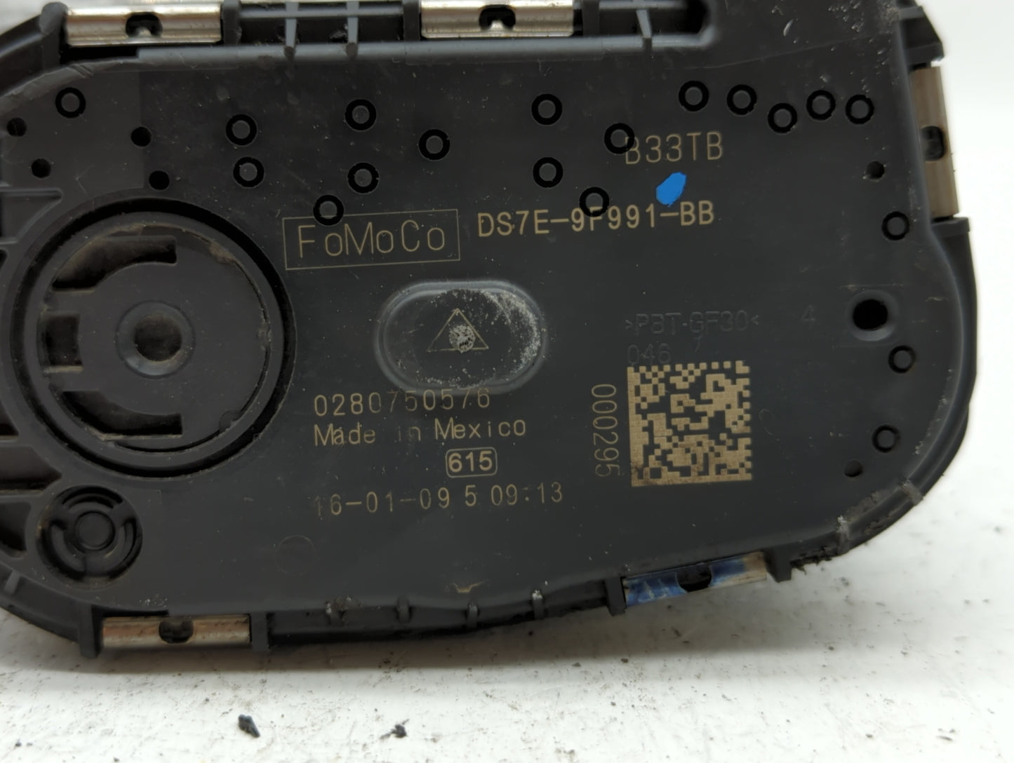 2014-2018 Ford Focus Throttle Body P/N:DS7E-9F991-BB Fits Fits 2014 2015 2016 2017 2018 2019 OEM Used Auto Parts - Oemusedau