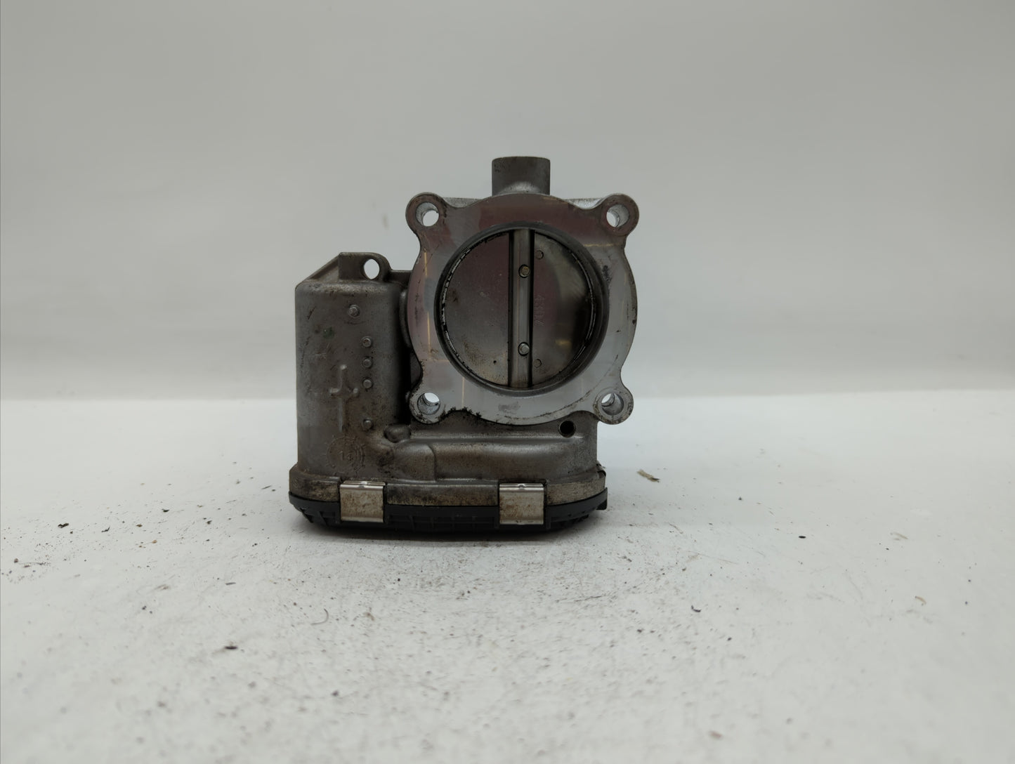 2014-2018 Ford Focus Throttle Body P/N:DS7E-9F991-BB Fits Fits 2014 2015 2016 2017 2018 2019 OEM Used Auto Parts - Oemusedau