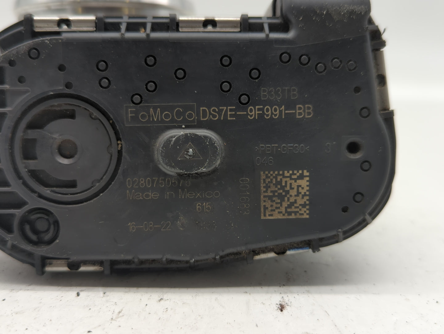 2014-2018 Ford Focus Throttle Body P/N:DS7E-9F991-BB Fits Fits 2014 2015 2016 2017 2018 2019 OEM Used Auto Parts - Oemusedau